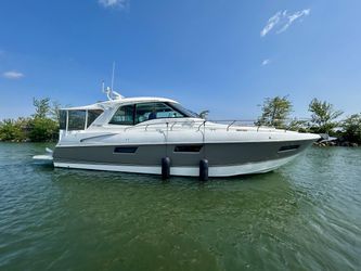 48' Cruisers Yachts 2011