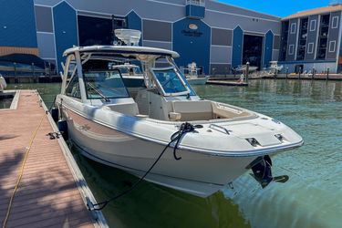 32' Boston Whaler 2018