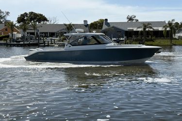 34' Pursuit 2017