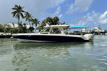 35' Boston Whaler 2019