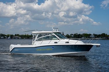 35' Boston Whaler 2018