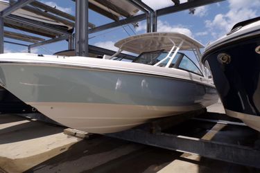 28' Boston Whaler 2016