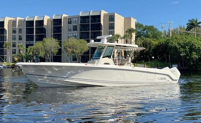 33' Boston Whaler 2022