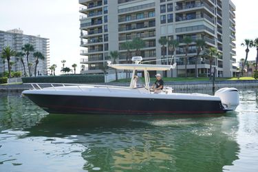 33' Intrepid 2008