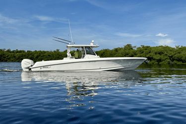 35' Boston Whaler 2018