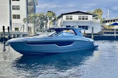 38' Cruisers Yachts 2023