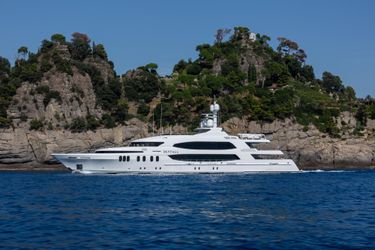 190' Trinity Yachts 2010