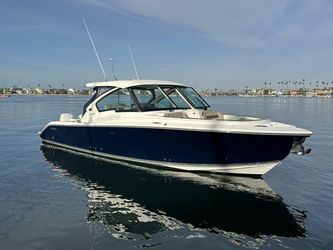 35' Pursuit 2021