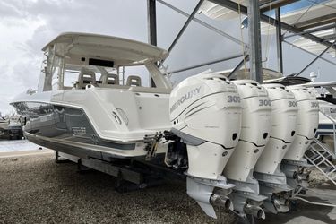 42' Boston Whaler 2015