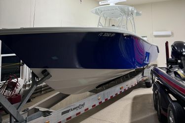 32' Yellowfin 2016