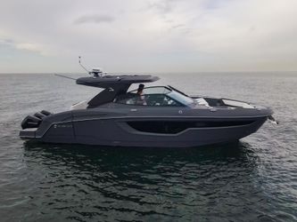 38' Cruisers Yachts 2022