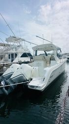 32' Boston Whaler 2021