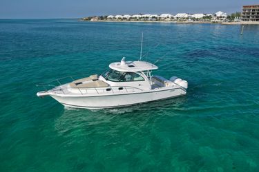 38' Pursuit 2017
