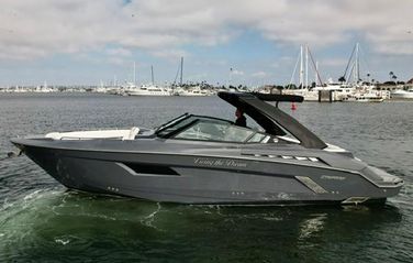 Cruisers Yachts 338 South Beach Edition Bow Rider