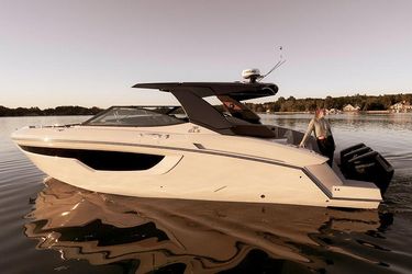 38' Cruisers Yachts 2024