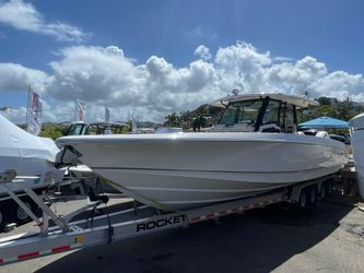 38' Boston Whaler 2022