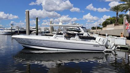 32' Intrepid 2016 Yacht For Sale