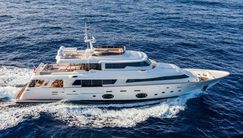 Ferretti Yachts Custom Line Navetta 33 Crescendo