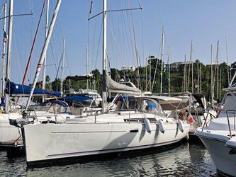 38' Beneteau 2011