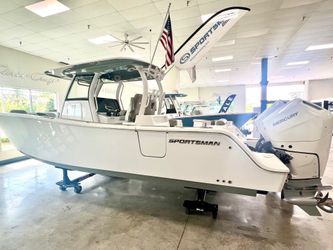 32' Sportsman 2025