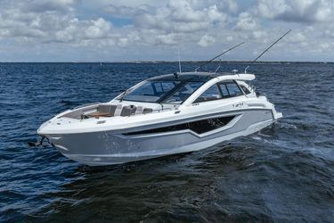 42' Cruisers Yachts 2024