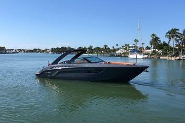 33' Cruisers Yachts 2017