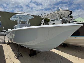 35' Contender 2025