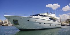 Ferretti Yachts 880