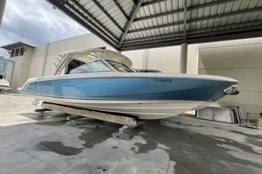 32' Boston Whaler 2022