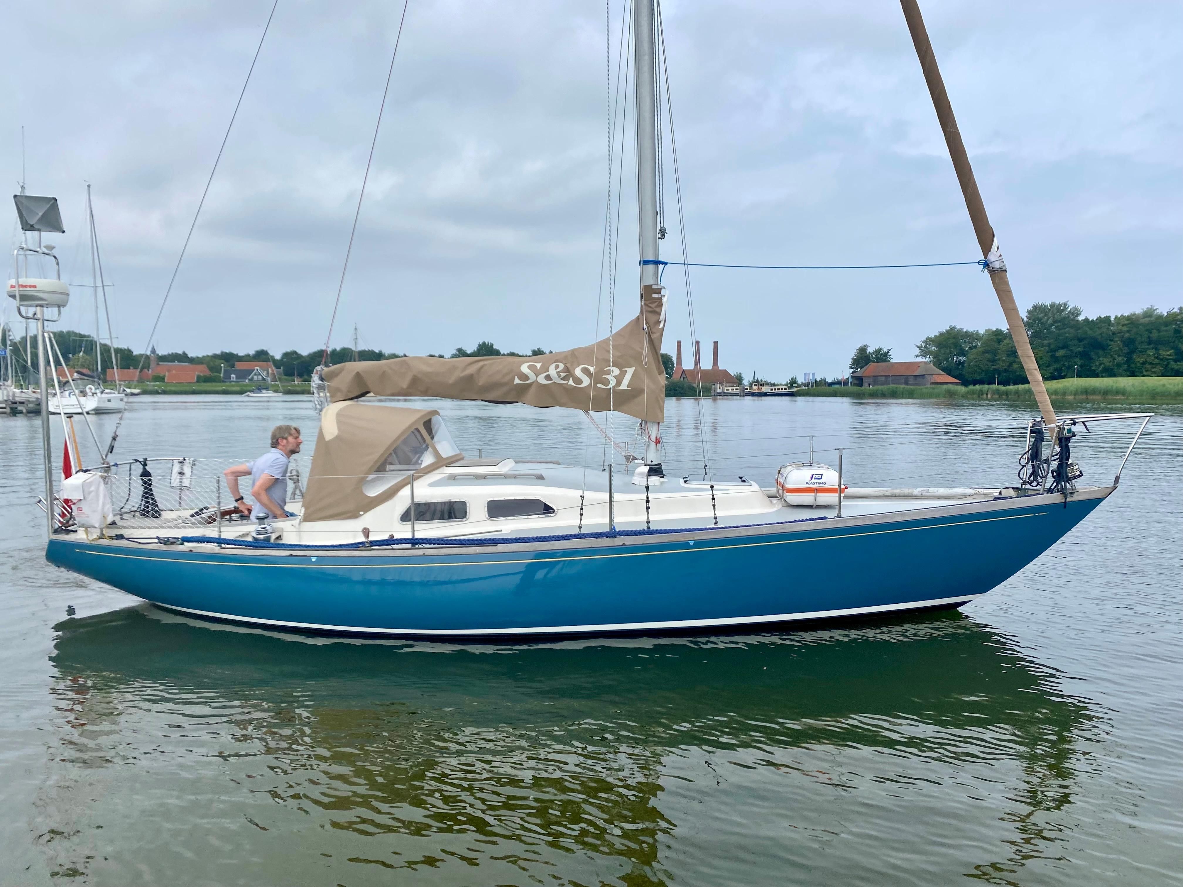 iw 31 sailboat
