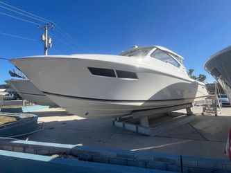 36' Pursuit 2022