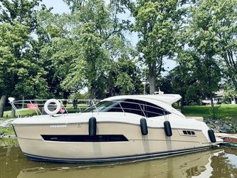 37' Carver 2017 Yacht For Sale