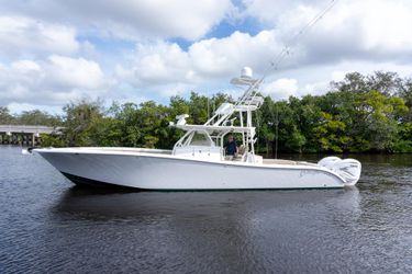 42' Yellowfin 2014