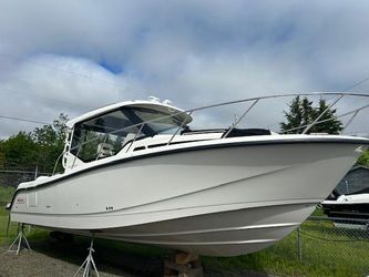 32' Boston Whaler 2023