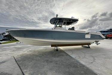 33' Boston Whaler 2023