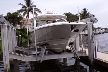 33' Boston Whaler 2017