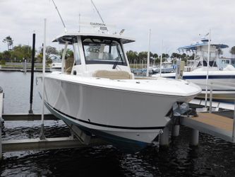35' Pursuit 2021