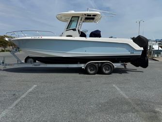 25' Boston Whaler 2022