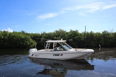 27' Boston Whaler 2017