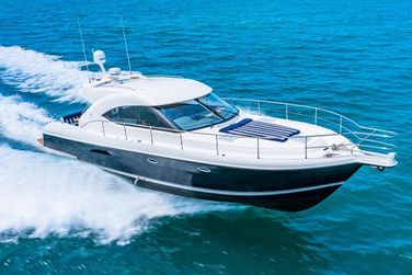 Riviera 4700 Sport Yacht