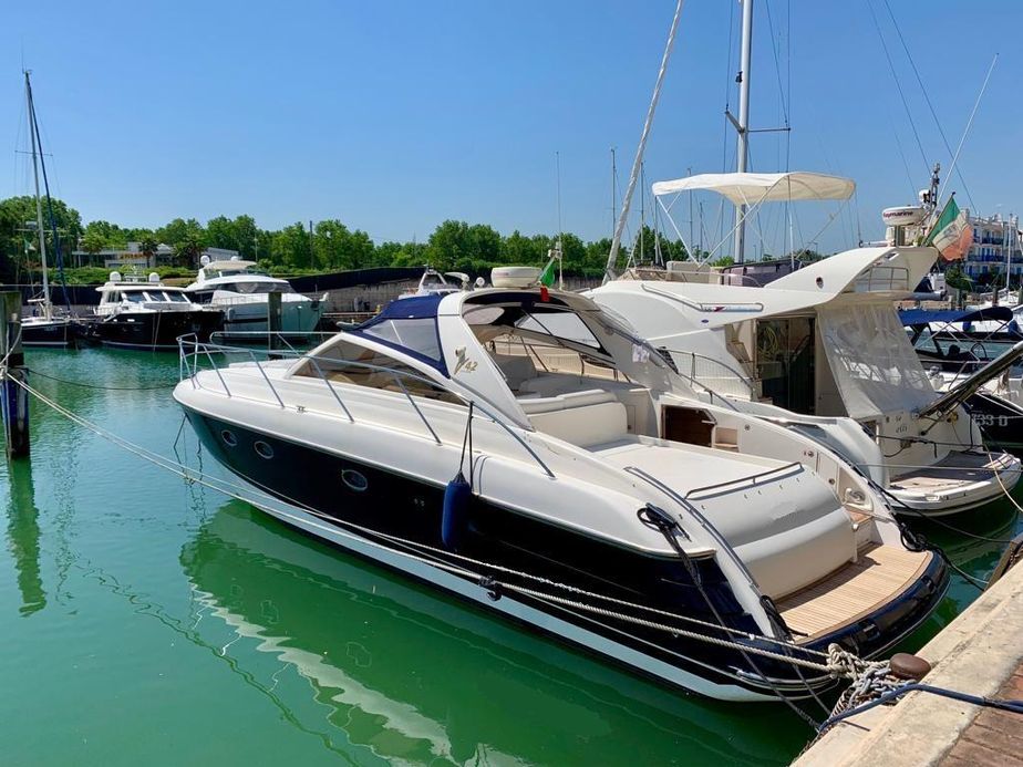 00 Princess V42 Power New And Used Boats For Sale Www Yachtworld Co Uk