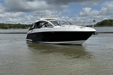 39' Cruisers Yachts 2015