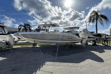 33' Boston Whaler 2018