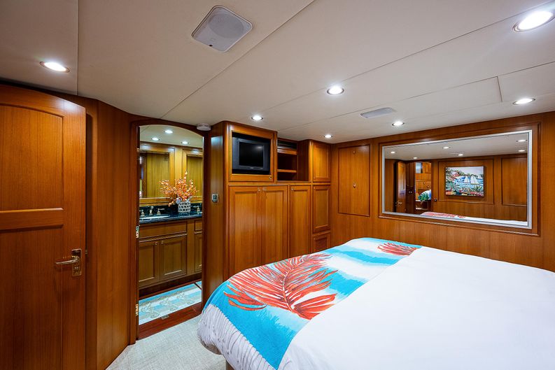 Elijah Jane Yacht Photos Pics Offshore Yachts 80 Elijah Jane - Port Guest Stateroom