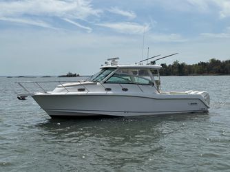 34' Boston Whaler 2018