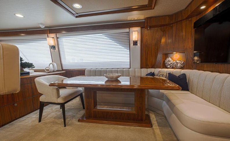 Speculator Yacht Photos Pics Viking 92 Speculator-Dinette
