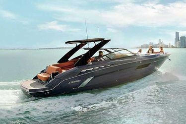 33' Cruisers Yachts 2022