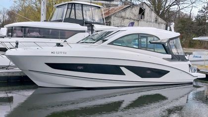 33' Beneteau 2024 Yacht For Sale