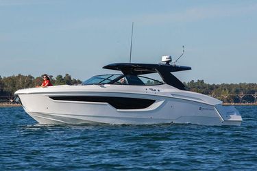 38' Cruisers Yachts 2023