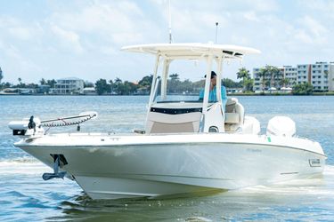 27' Boston Whaler 2020